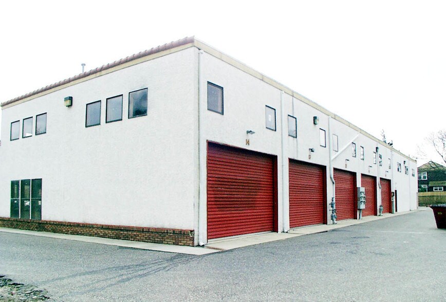 More Photos Of 711 N Main St, Pleasantville General Retail For Lease