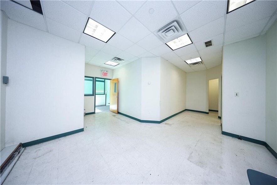 More Photos Of 8710 5th Ave, Brooklyn Medical For Lease