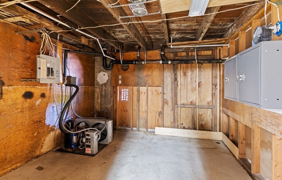 More Photos Of 67552 East Bay Rd, North Bend Storefront Retail Residential For Sale