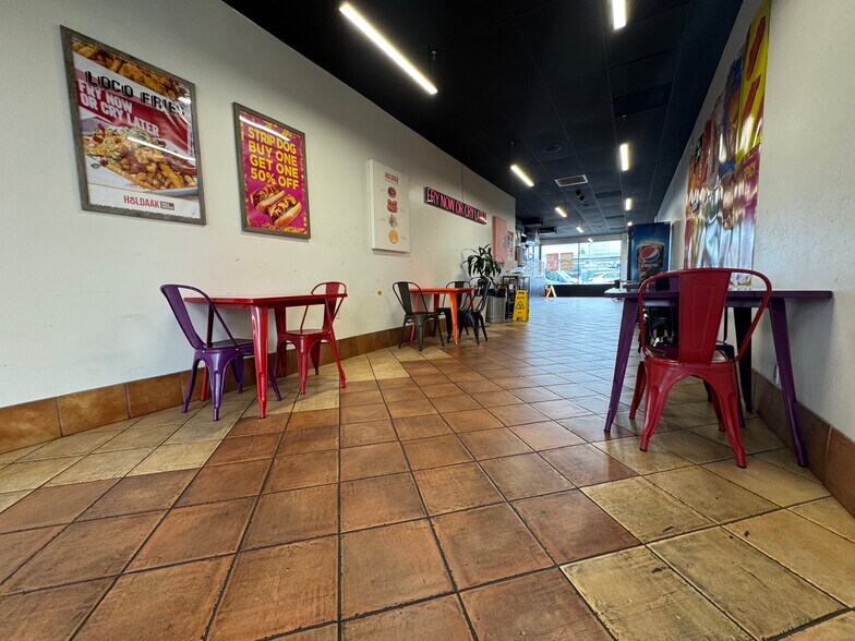 More Photos Of 14503-14519 Sherman Way, Van Nuys Unknown For Lease