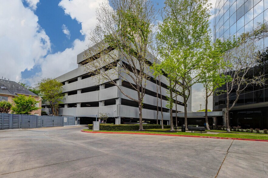 More Photos Of 1800 Bering Dr, Houston Office For Lease