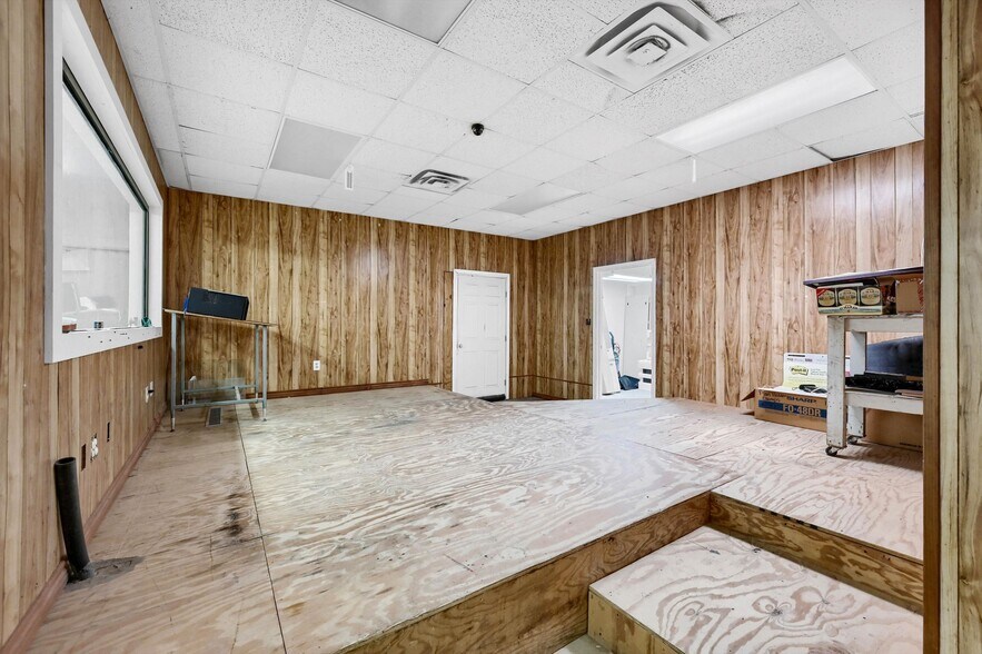 More Photos Of 18987 W US Highway 82, Sherman Industrial For Sale