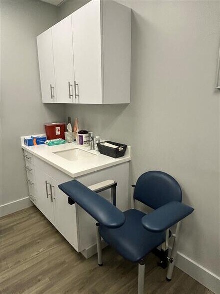 More Photos Of 2 Robinson Plz, Pittsburgh Office Residential For Lease