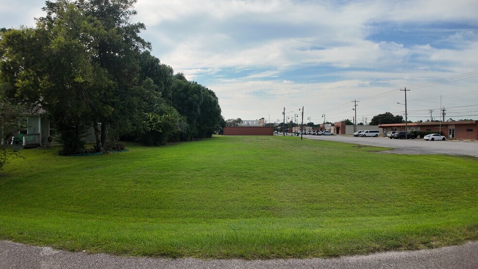 More Photos Of 322 Laurel St, La Marque Freestanding For Sale