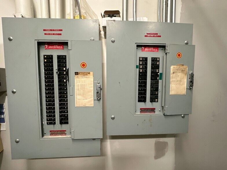 More Photos Of 250 Park West Dr, Pittsburgh Office For Sale