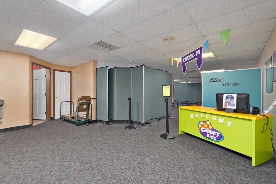 More Photos Of 2440 E Seminole St, Springfield Specialty For Sale