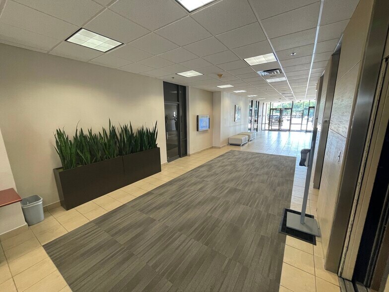 More Photos Of 800 W Airport Fwy, Irving Office For Lease