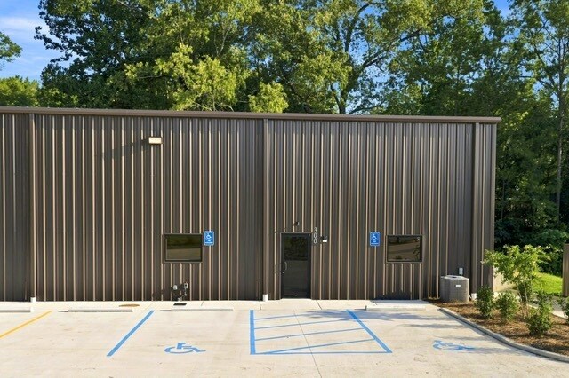 More Photos Of 300 Midridge Ln, Pelham Warehouse For Lease