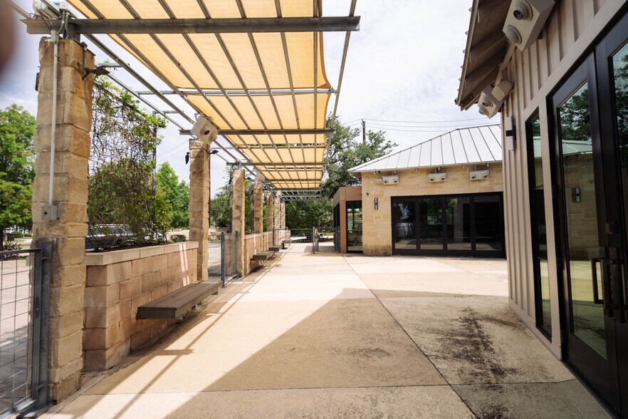 More Photos Of 1124 Usener St, Houston Freestanding For Sale
