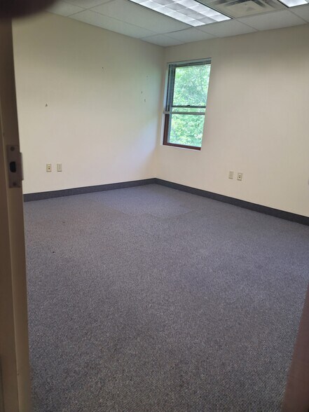 More Photos Of 3600 Brecksville Rd, Richfield Light Distribution For Lease