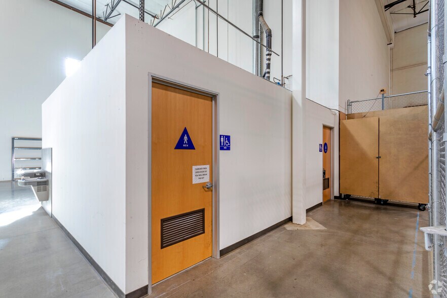 More Photos Of 1401 W Fairway Dr, Santa Maria Warehouse For Sale