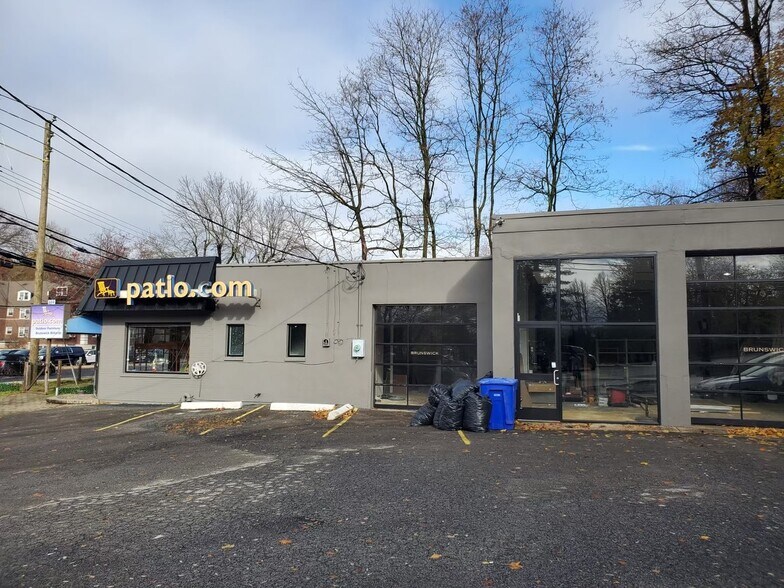 More Photos Of 600 Central Park Ave, Scarsdale General Retail For Sale