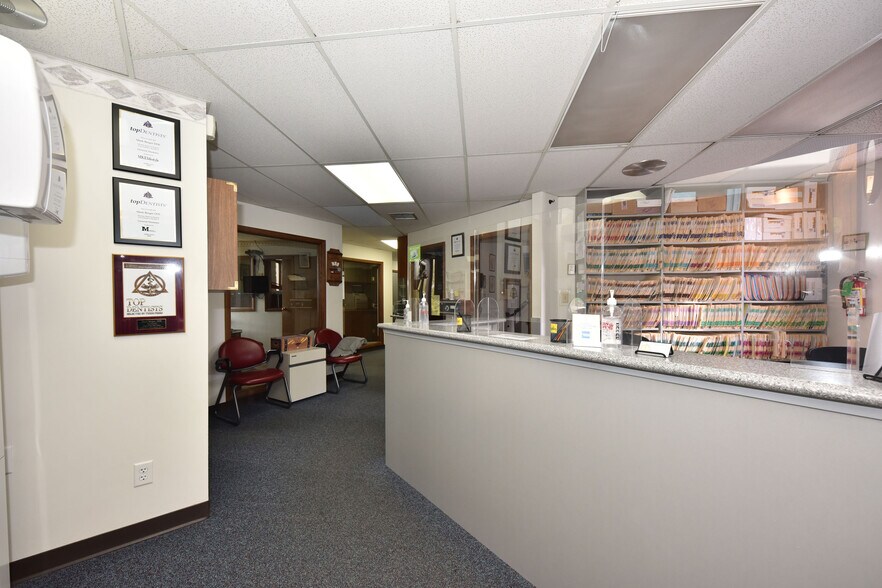 More Photos Of 7400 W Brown Deer Rd, Milwaukee Office For Sale