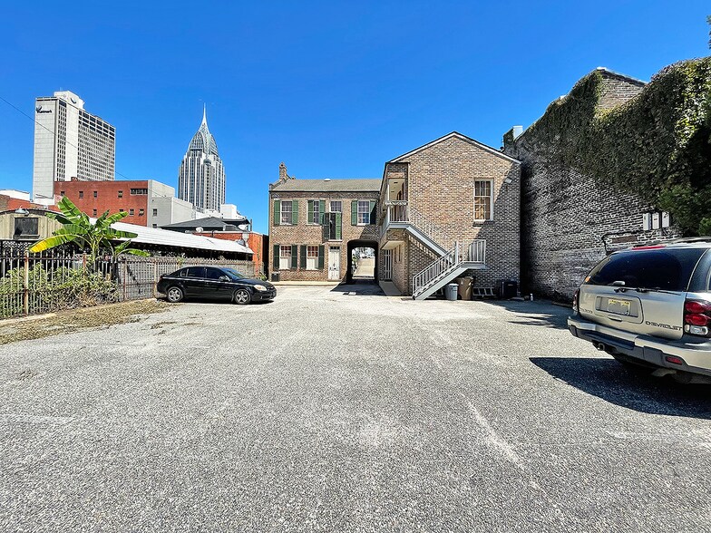 More Photos Of 56-58 S Conception St, Mobile Office For Sale