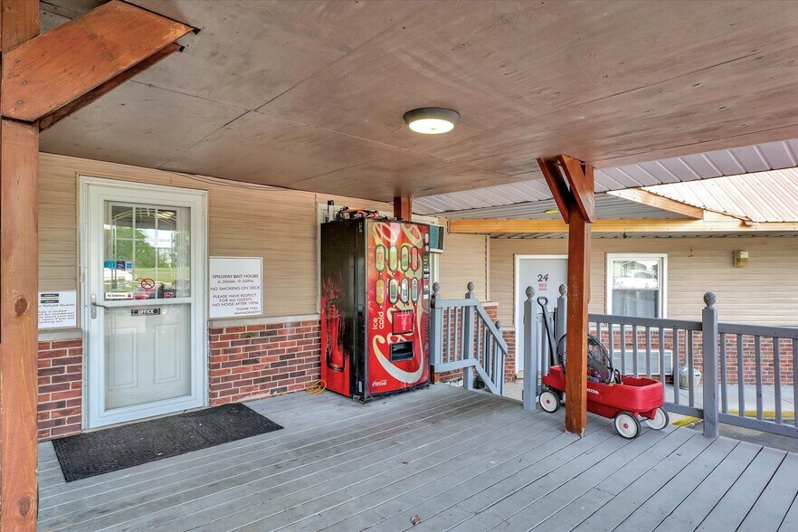 More Photos Of 1295 IL-16, Shelbyville Hotel For Sale