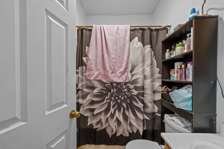 More Photos Of 47 Mary St, Pawtucket Apartments For Sale