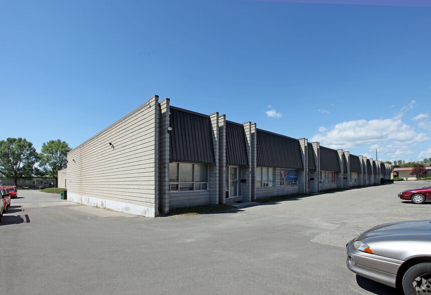 More Photos Of 91 Station St, Ajax Showroom For Lease