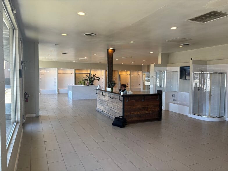 More Photos Of 4141 W Chinden Blvd, Garden City Freestanding For Lease