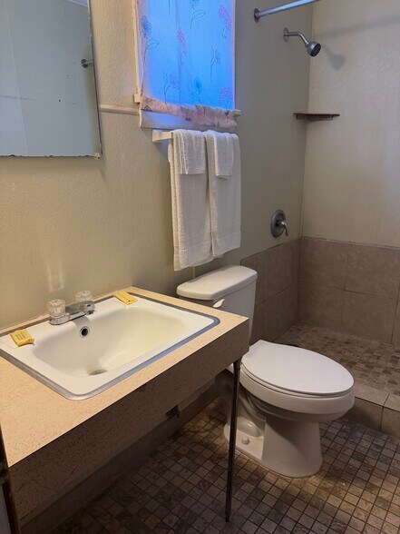 More Photos Of 1869 S Church Ave, Louisville Hotel For Sale