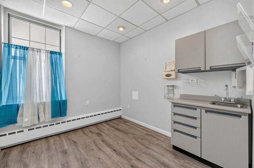 More Photos Of 89 Valley Rd, Montclair Medical For Sale