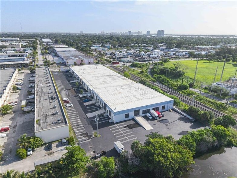 More Photos Of 1100 25th St, West Palm Beach Warehouse For Lease