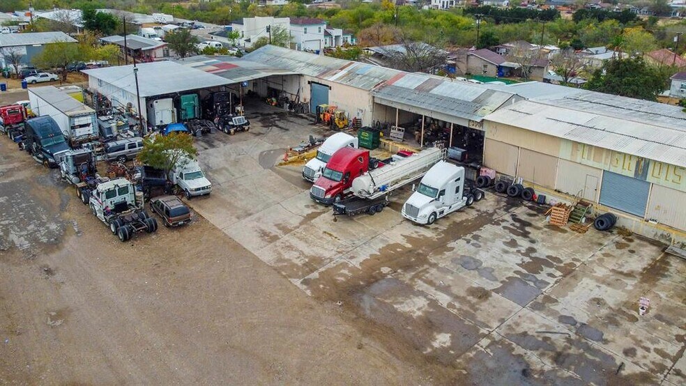 More Photos Of 300 N Ejido Ave, Laredo Industrial For Sale