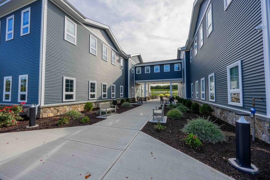 More Photos Of 28 Branford Rd, North Branford Medical For Sale