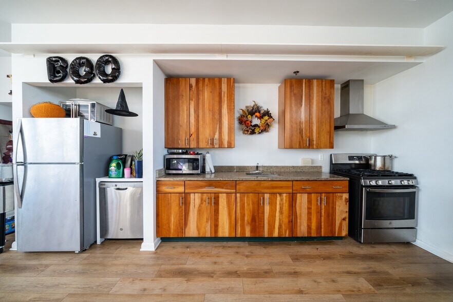More Photos Of 2000 West St, Union City Office Residential For Sale