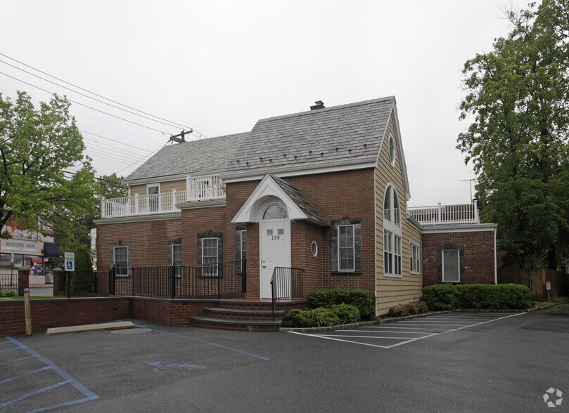 More Photos Of 139 Plandome Rd, Manhasset Medical For Sale
