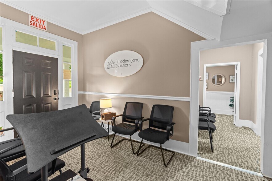 More Photos Of 306 N Thornton Ave, Dalton Office For Sale