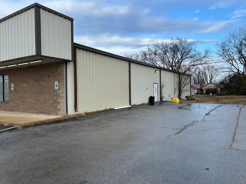 More Photos Of 106 E Main St, Gassville Freestanding For Sale