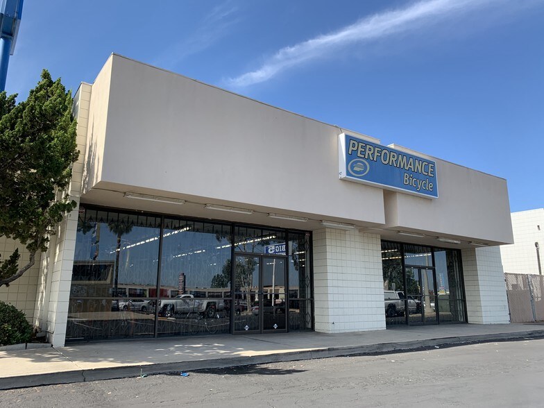 More Photos Of 7730 Ronson Rd, San Diego Auto Dealership For Lease