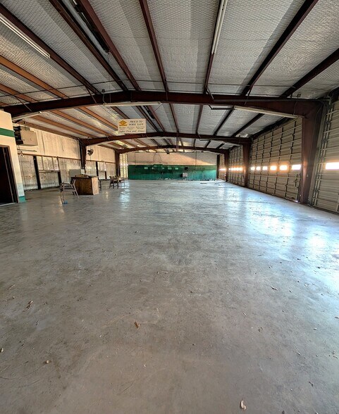 More Photos Of 206 Beall St, Kilgore Industrial For Sale