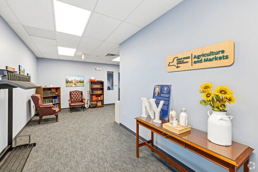 More Photos Of 10B Airline Dr, Albany Office For Sale