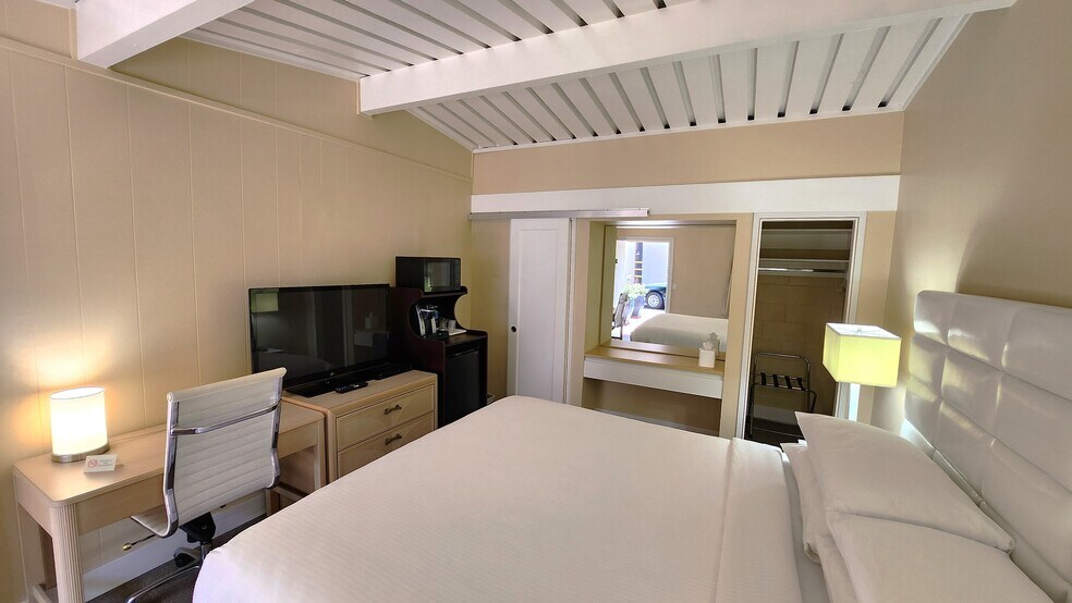 More Photos Of 3339 El Camino Real, Palo Alto Hotel For Sale