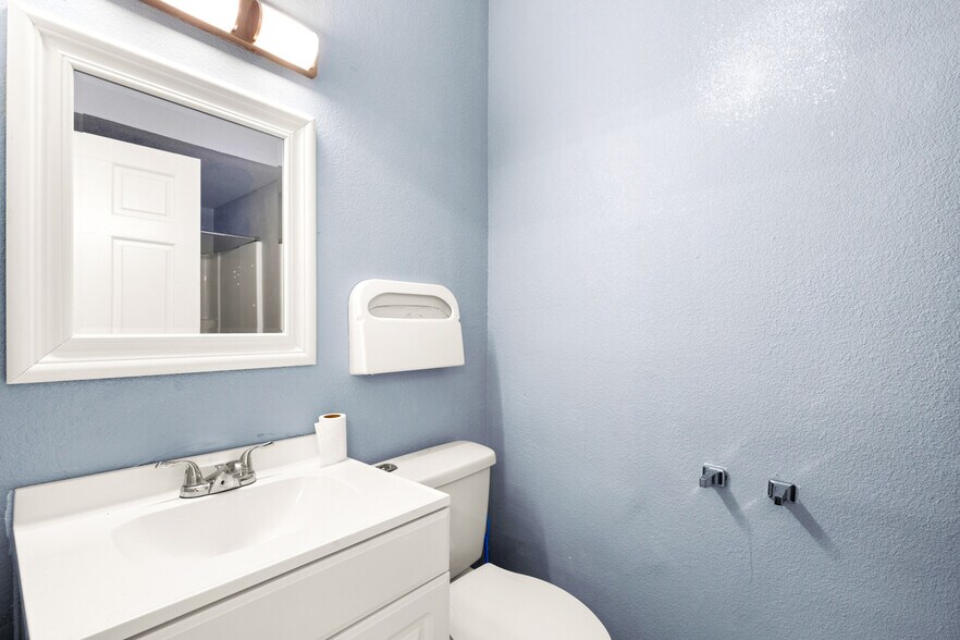 More Photos Of 830 E Sahara Ave, Las Vegas Loft Creative Space For Lease
