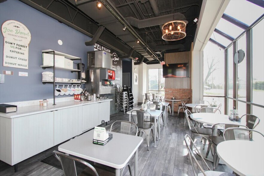 More Photos Of 720 E Rand Rd, Mount Prospect Fast Food For Sale