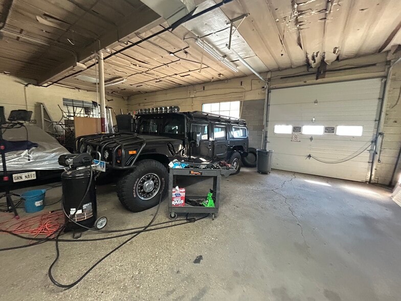 More Photos Of 6020 Dahlin Drive, Skokie Industrial For Sale