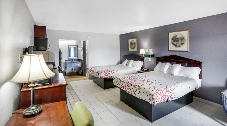 More Photos Of 2701 S Burleson Blvd, Burleson Hotel For Sale