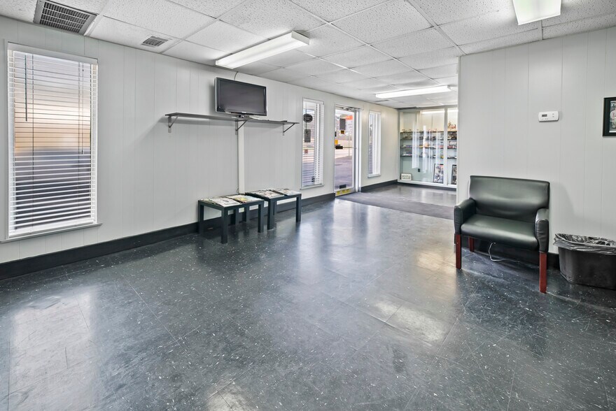 More Photos Of 3237 W Bay St, Savannah Warehouse For Sale