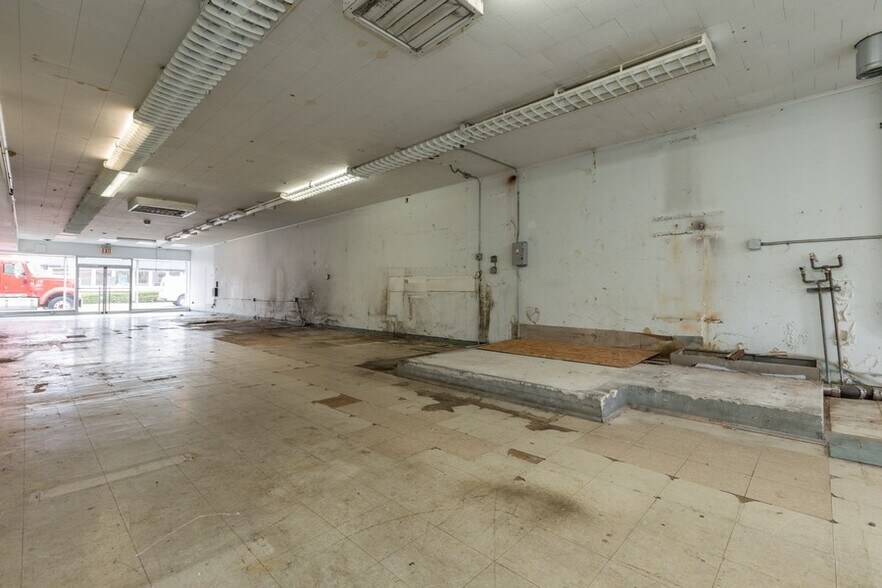 More Photos Of 390 Ramapo Valley Rd, Oakland Freestanding For Lease