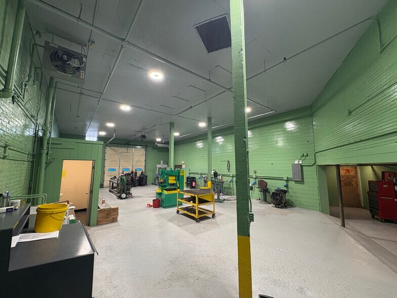 More Photos Of 81 Elm St, Biddeford Freestanding For Lease