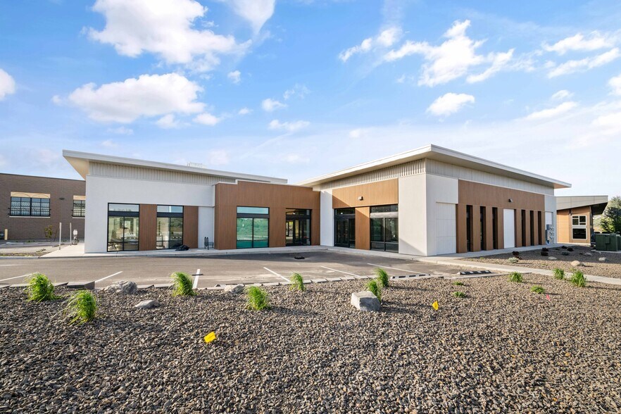 More Photos Of 460 Keene Rd, Richland Storefront Retail Office For Lease