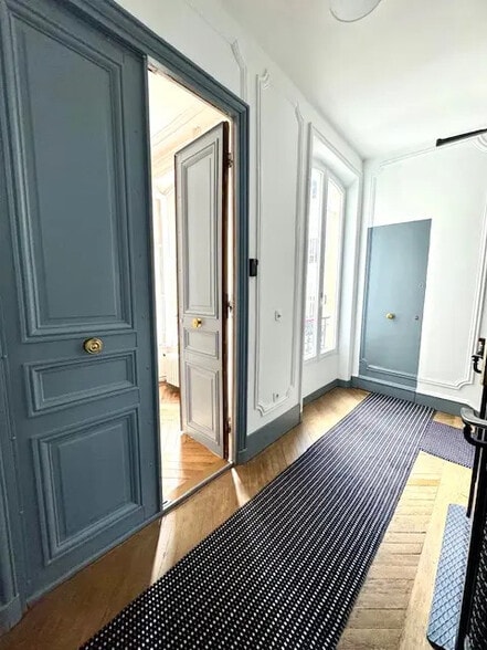 More Photos Of 85 Rue Taitbout, Paris Office For Sale