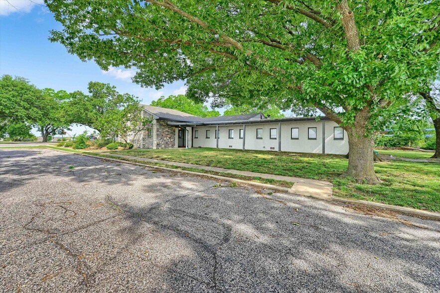 More Photos Of 815 Pecan Grove Rd E, Sherman Medical For Sale