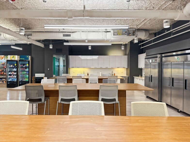 More Photos Of 1 N State St, Chicago Coworking Space