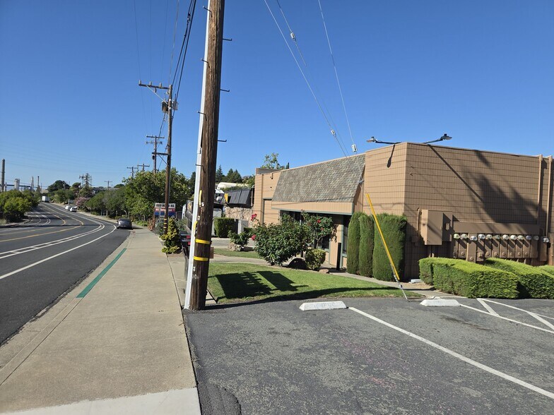More Photos Of 895 Howe Rd, Martinez Manufacturing For Sale