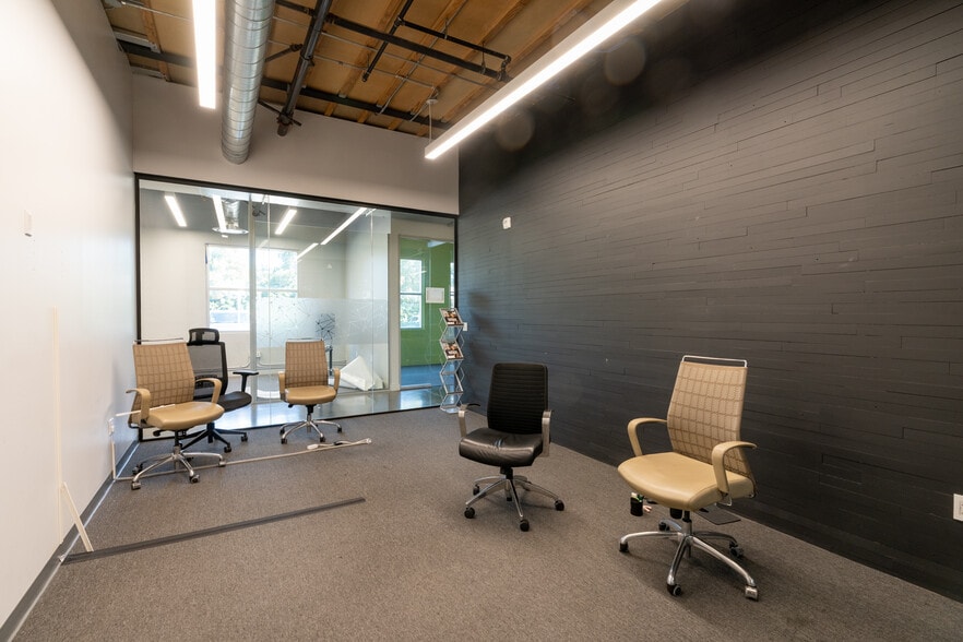 More Photos Of 2710 Media Center Dr, Los Angeles Research And Development For Lease