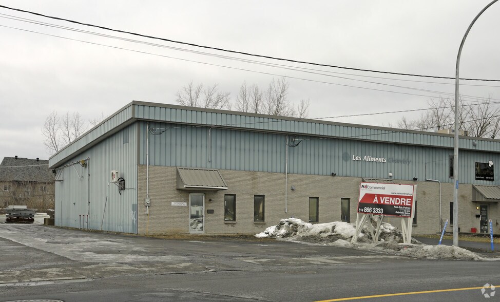 More Photos Of 900-914 Av Simard, Chambly Warehouse For Sale