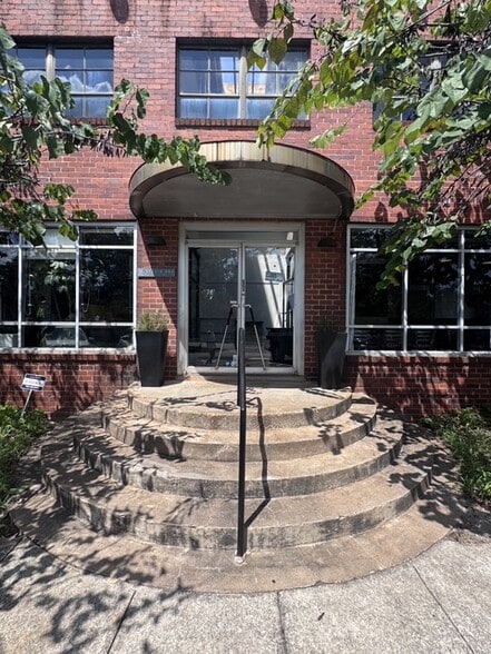 More Photos Of 675 Pulaski St, Athens Storefront Retail Office For Lease